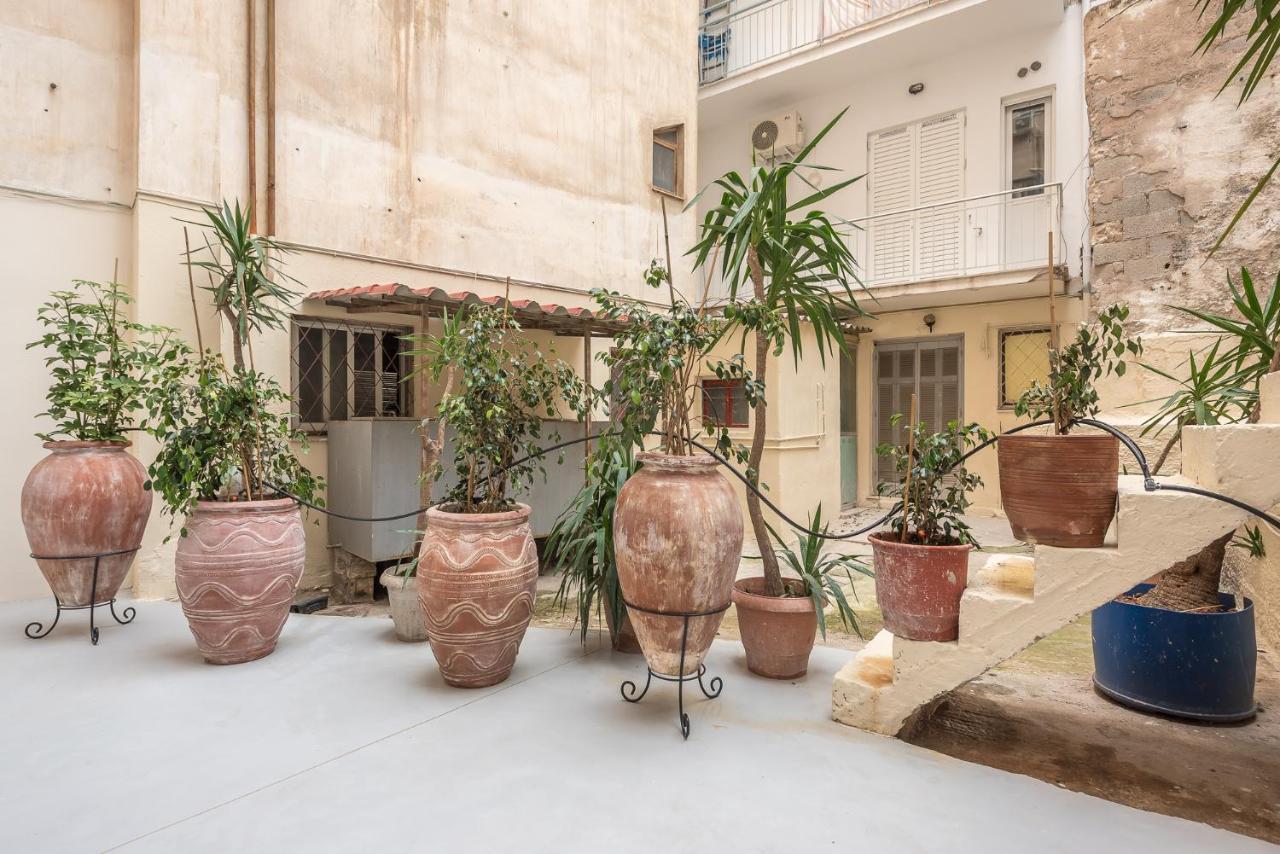 The Courtyard Oasis Apartment Atena Exterior foto