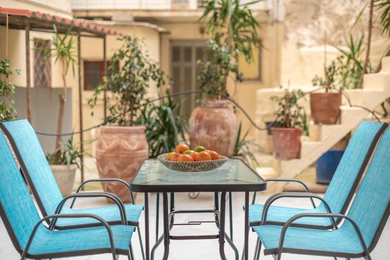 The Courtyard Oasis Apartment Atena Exterior foto